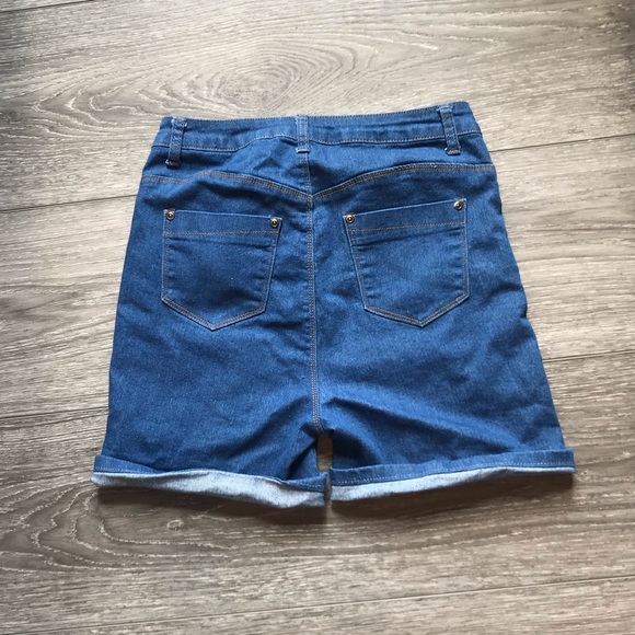 Boohoo High Waisted Demin Shorts - Picture 6 of 7